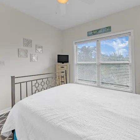 Stars Hollow Cottage - 3 Bedrooms Sleeps 10